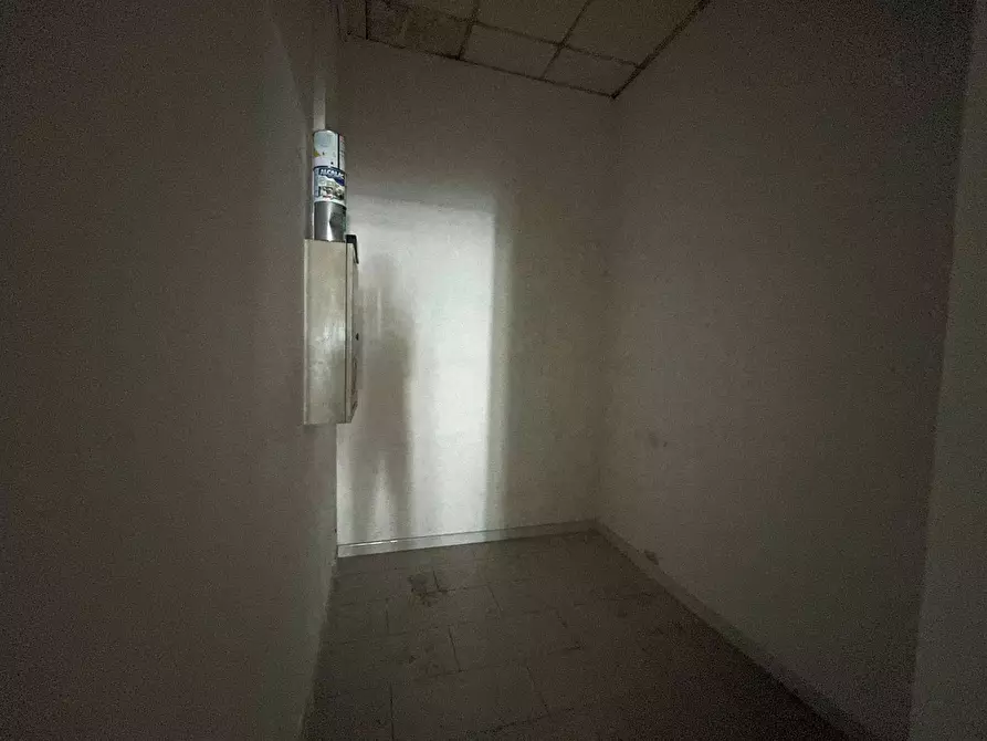 Immagine 7 di Negozio in affitto  in Via Nuova Del Campo 28 a Napoli