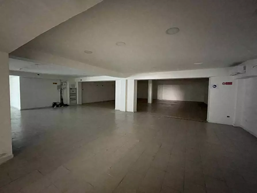 Immagine 8 di Negozio in affitto  in Via Nuova Del Campo 28 a Napoli