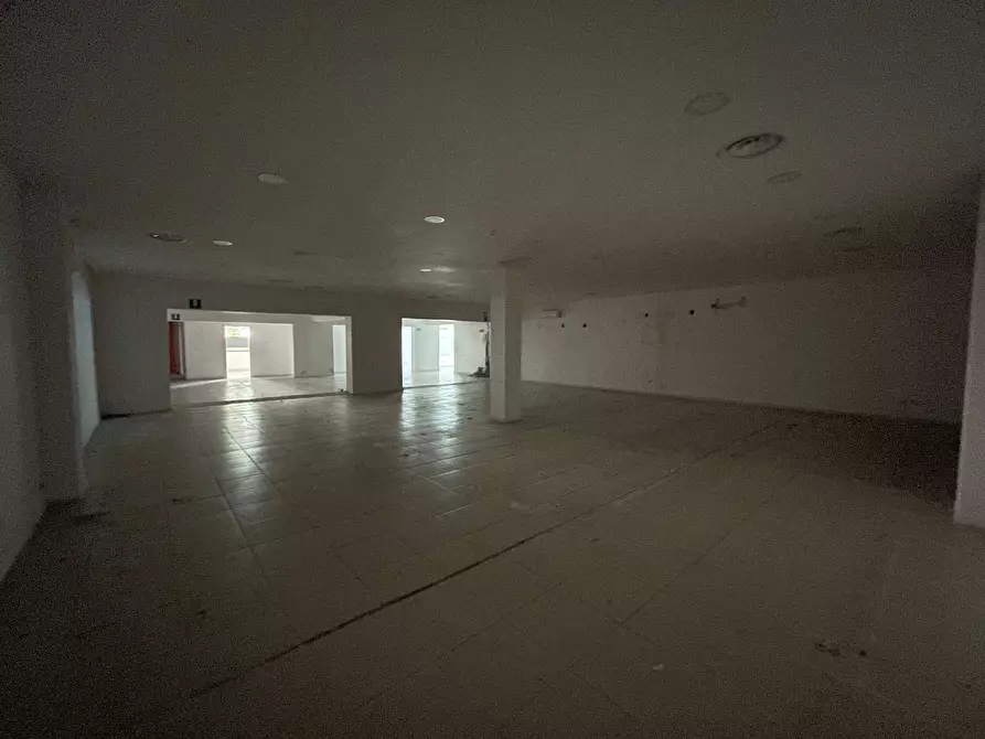 Immagine 11 di Negozio in affitto  in Via Nuova Del Campo 28 a Napoli