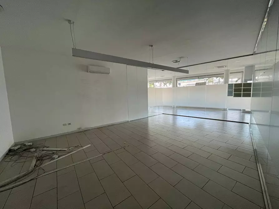 Immagine 14 di Negozio in affitto  in Via Nuova Del Campo 28 a Napoli