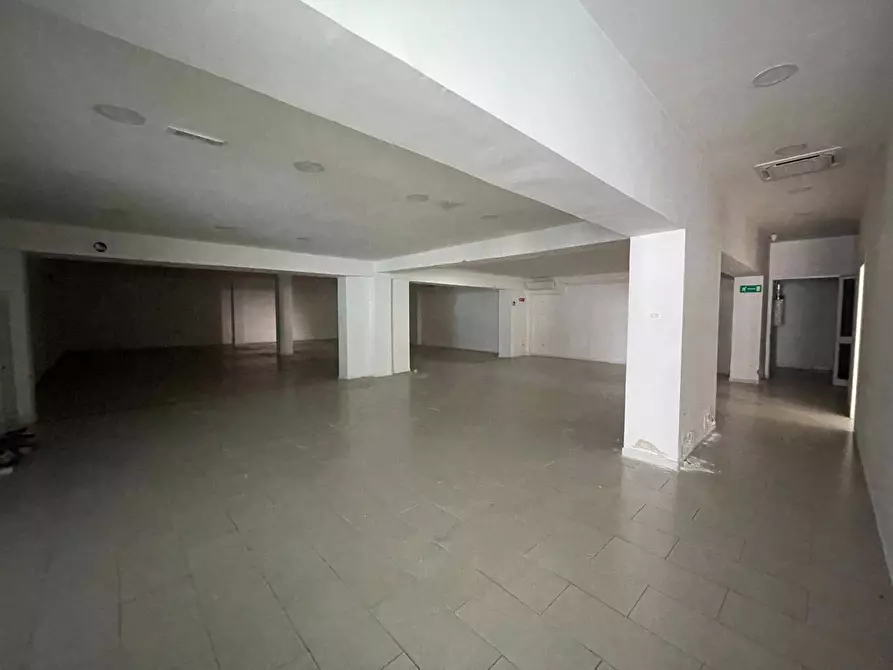 Immagine 17 di Negozio in affitto  in Via Nuova Del Campo 28 a Napoli