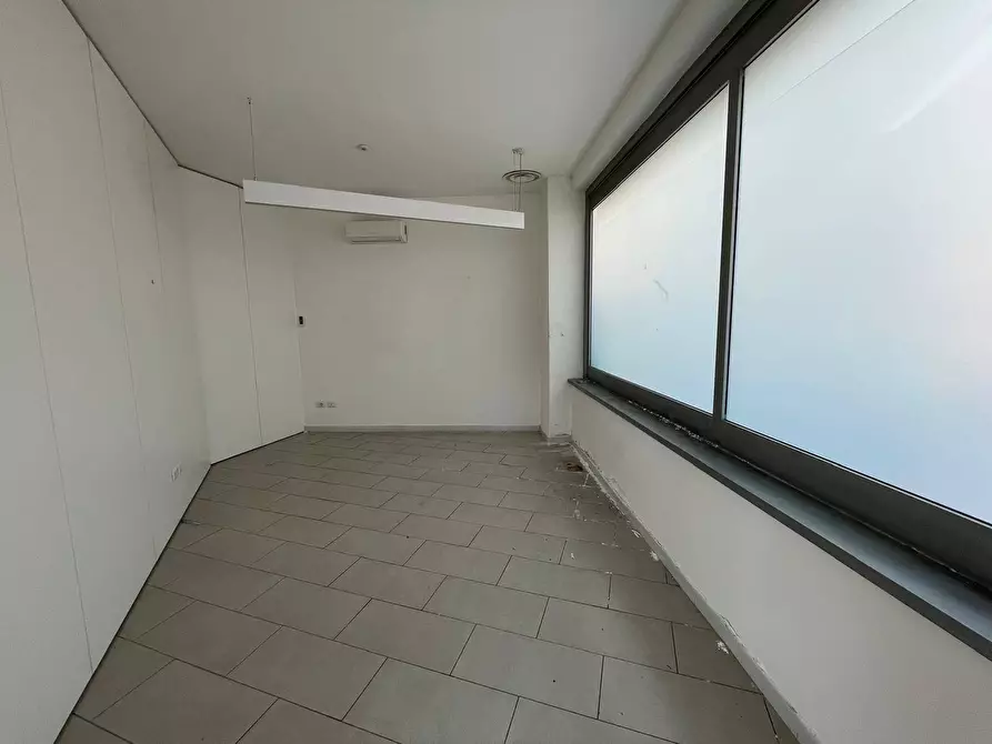 Immagine 18 di Negozio in affitto  in Via Nuova Del Campo 28 a Napoli