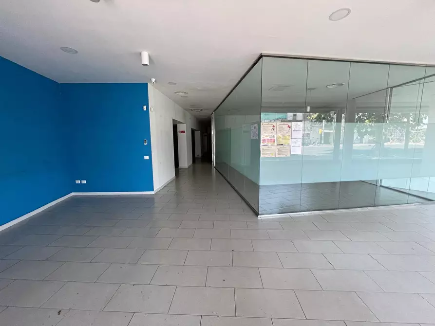 Immagine 19 di Negozio in affitto  in Via Nuova Del Campo 28 a Napoli