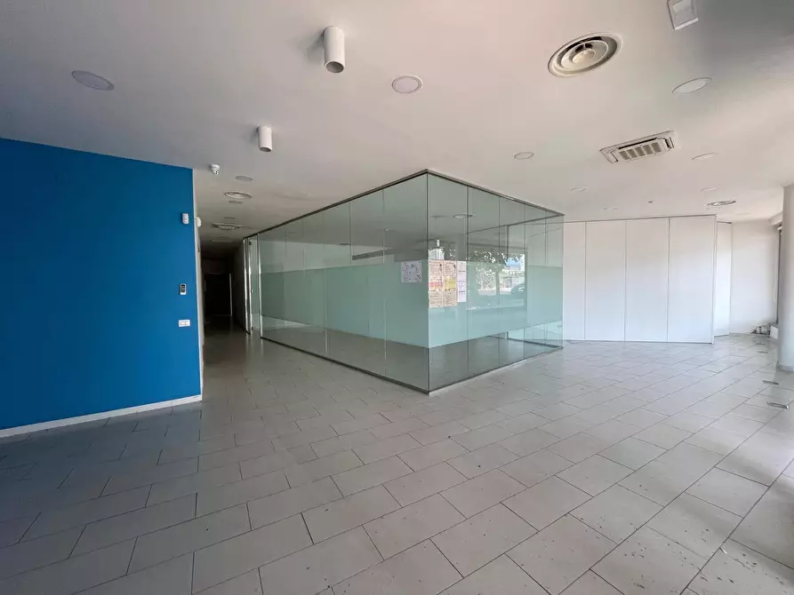 Immagine 22 di Negozio in affitto  in Via Nuova Del Campo 28 a Napoli