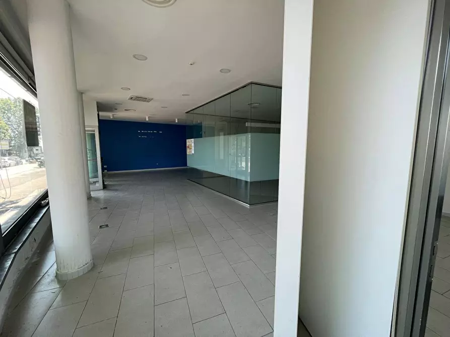 Immagine 23 di Negozio in affitto  in Via Nuova Del Campo 28 a Napoli