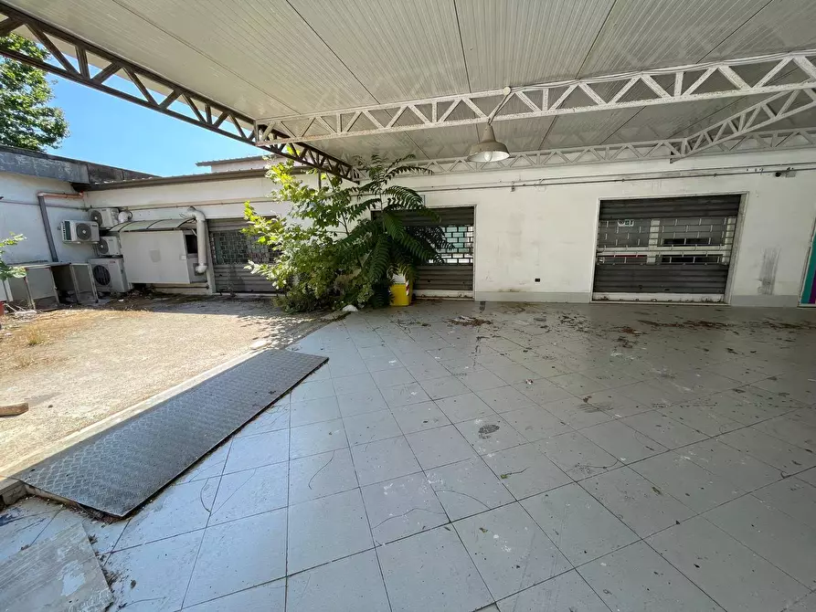 Immagine 33 di Negozio in affitto  in Via Nuova Del Campo 28 a Napoli