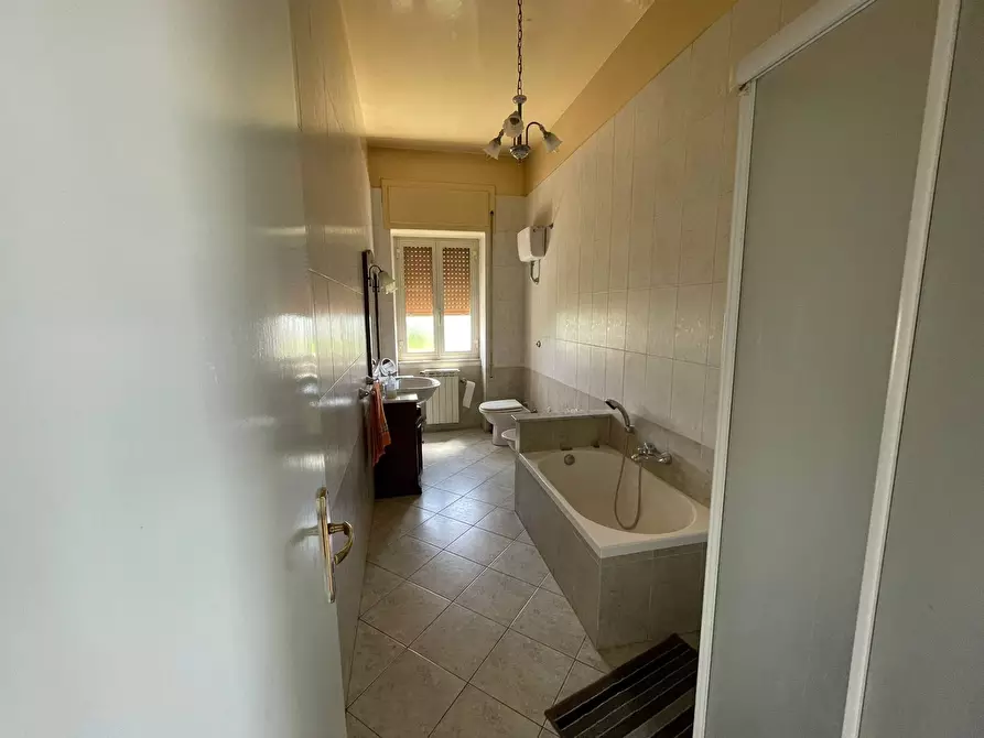 Immagine 25 di Casa indipendente in vendita  in VIA MONDO 61 a Caserta