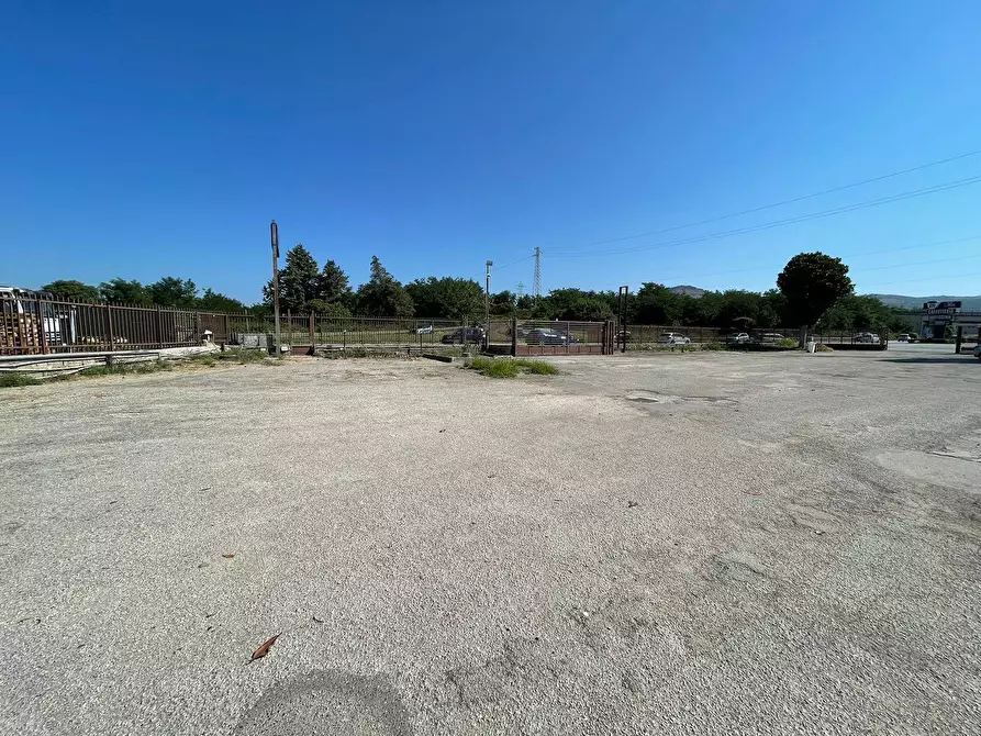 Immagine 6 di Negozio in affitto  in Via Napoli 488 a Maddaloni