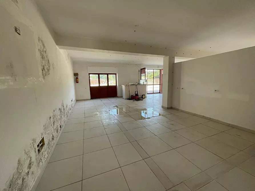 Immagine 7 di Negozio in affitto  in Via Napoli 488 a Maddaloni