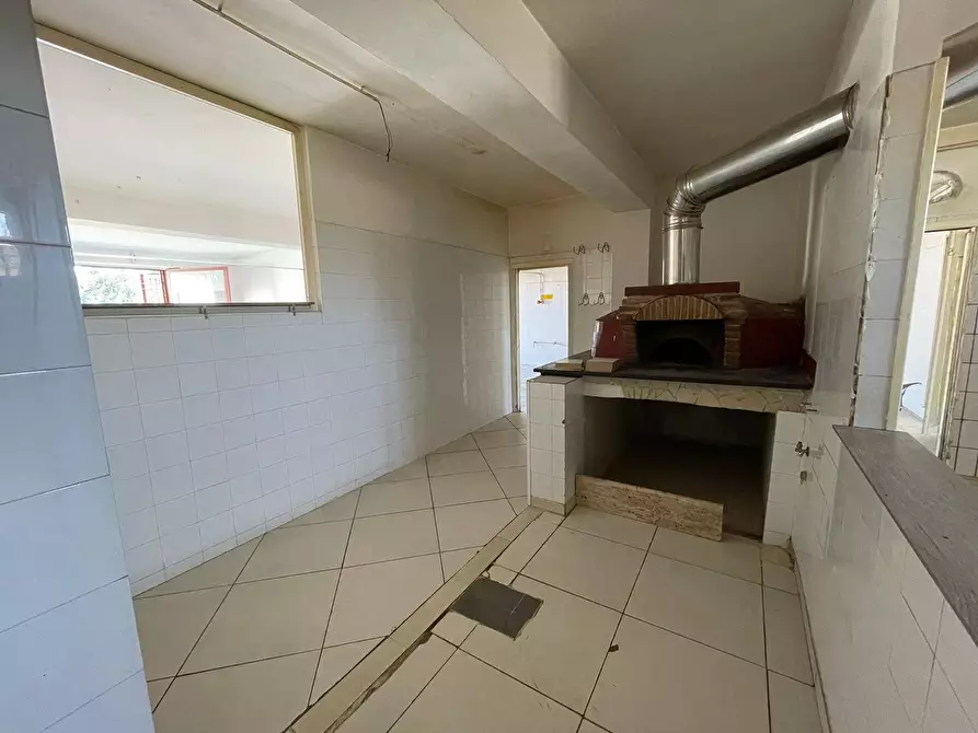 Immagine 14 di Negozio in affitto  in Via Napoli 488 a Maddaloni
