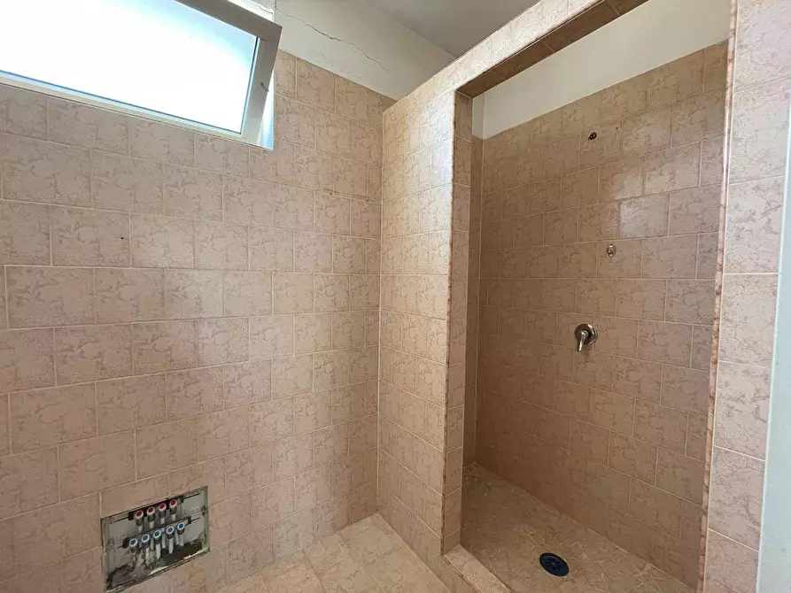 Immagine 19 di Negozio in affitto  in Via Napoli 488 a Maddaloni