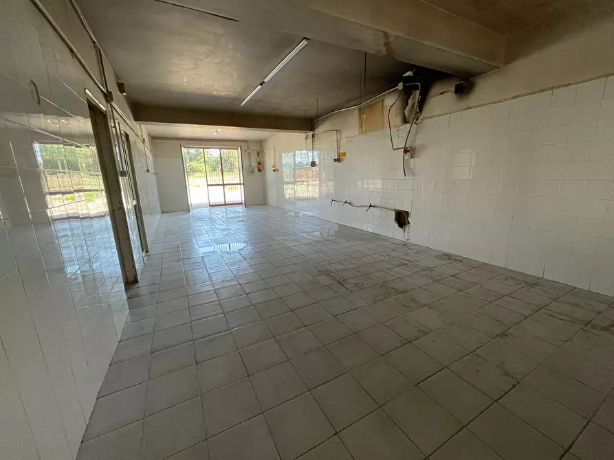 Immagine 18 di Negozio in affitto  in Via Napoli 488 a Maddaloni