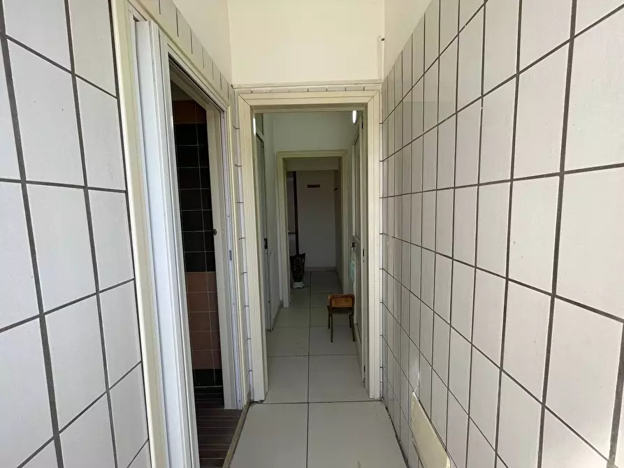 Immagine 21 di Negozio in affitto  in Via Napoli 488 a Maddaloni