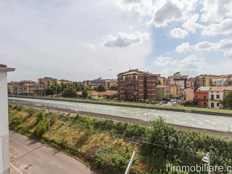 Immagine 17 di Appartamento in vendita  in Viale Colonnello Galliano 19 a Verona