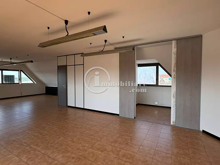 Immagine 2 di Ufficio in affitto  a Busto Arsizio