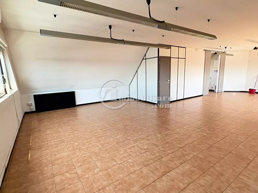 Immagine 5 di Ufficio in affitto  a Busto Arsizio