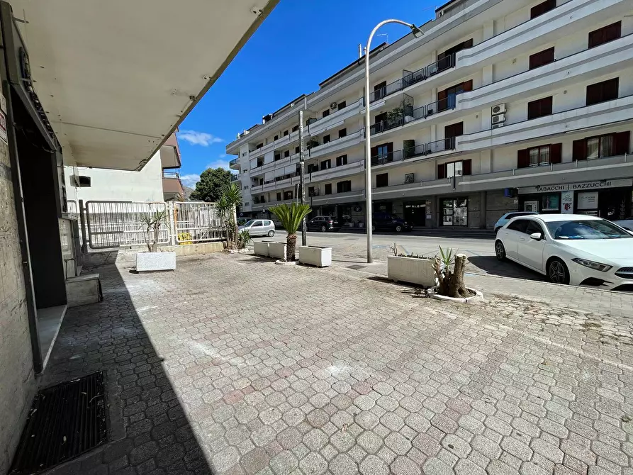 Immagine 2 di Negozio in affitto  in VIA SALVO D'ACQUISTO 27 a Caserta
