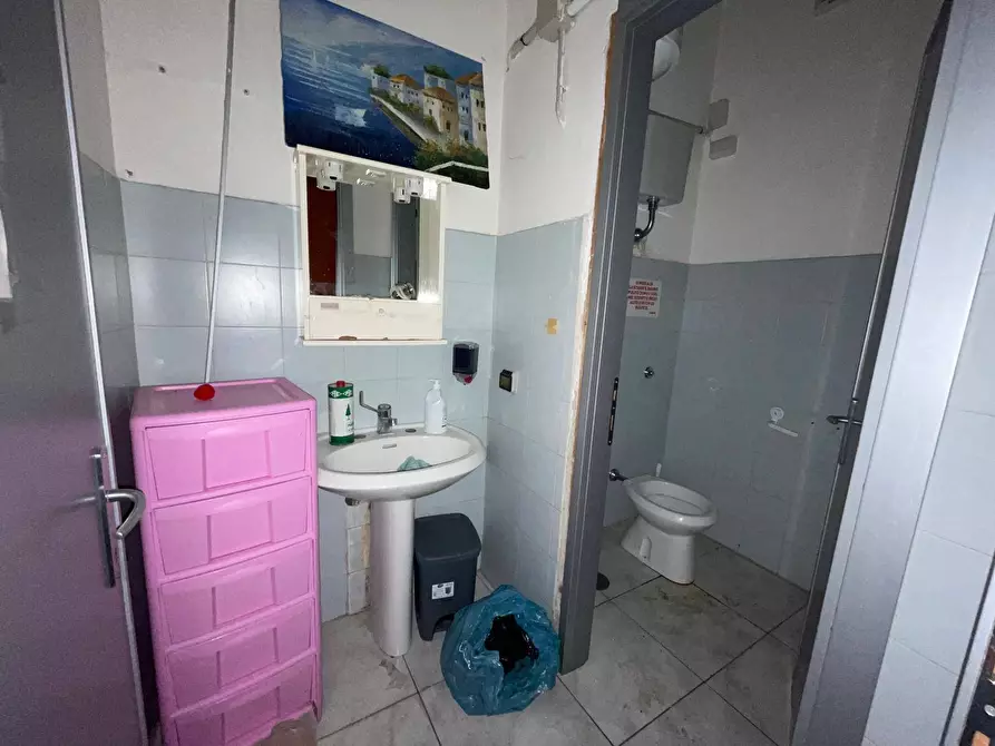 Immagine 14 di Negozio in affitto  in VIA SALVO D'ACQUISTO 27 a Caserta