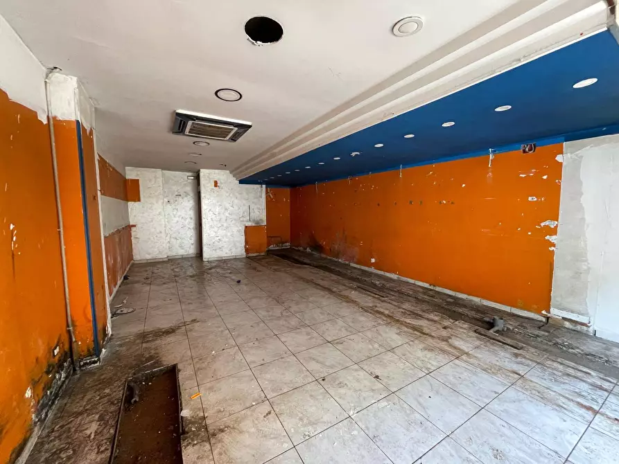 Immagine 10 di Negozio in affitto  in VIA SALVO D'ACQUISTO 27 a Caserta