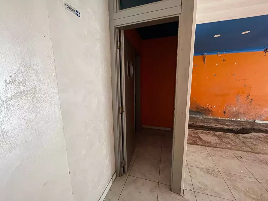 Immagine 12 di Negozio in affitto  in VIA SALVO D'ACQUISTO 27 a Caserta