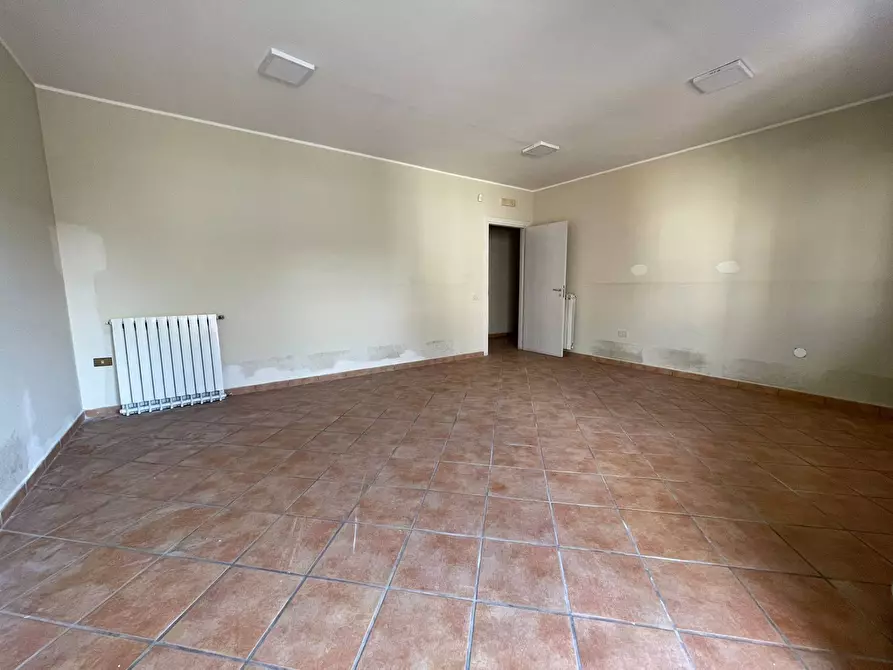 Immagine 20 di Ufficio in affitto  in Via Nazionale Appia 177 a Capodrise