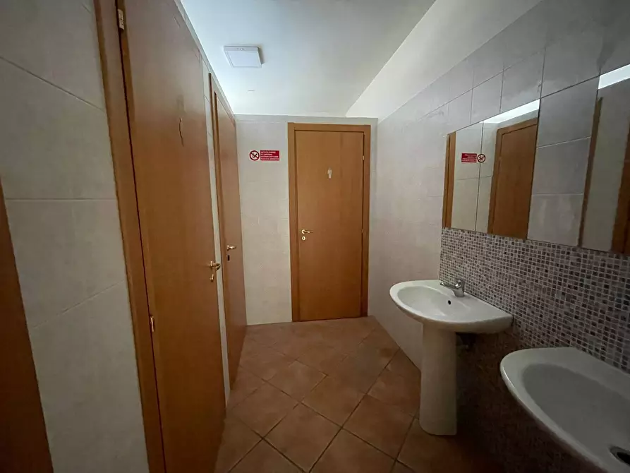 Immagine 26 di Ufficio in affitto  in Via Nazionale Appia 177 a Capodrise