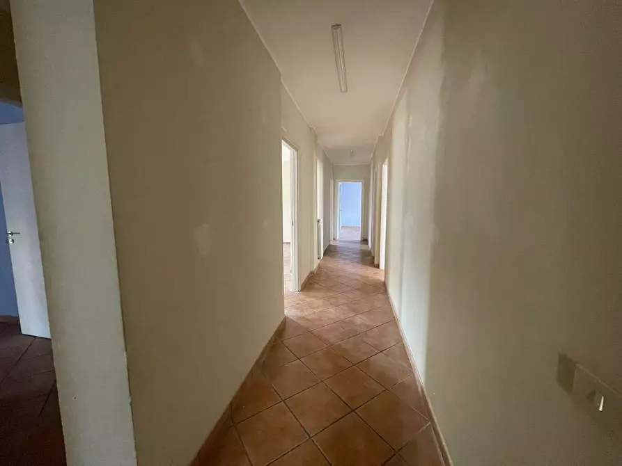 Immagine 10 di Ufficio in affitto  in Via Nazionale Appia 177 a Capodrise