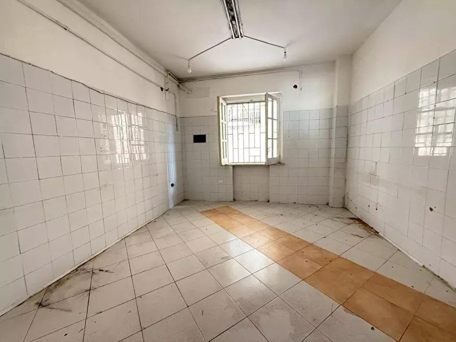 Immagine 10 di Negozio in affitto  in VIA KENNEDY 28 a Caserta