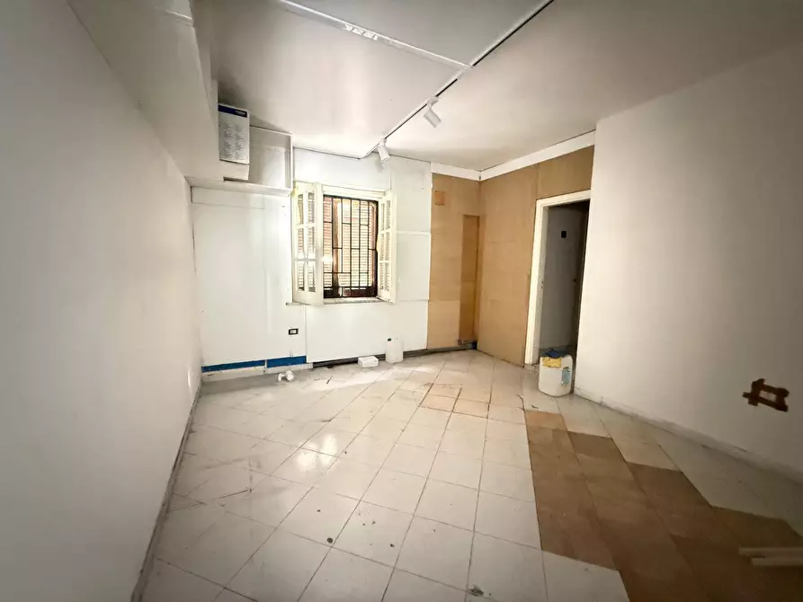 Immagine 13 di Negozio in affitto  in VIA KENNEDY 28 a Caserta