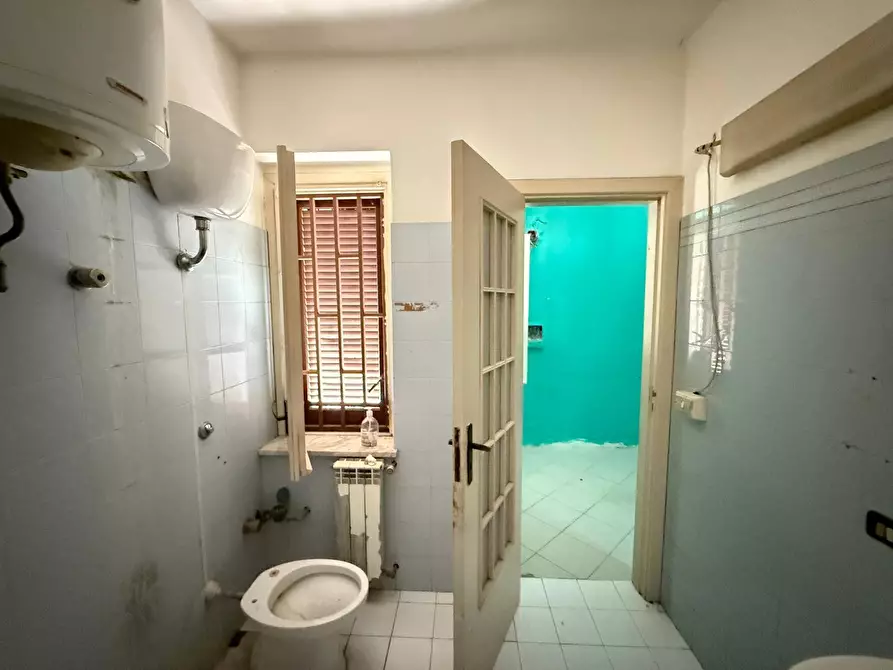 Immagine 9 di Negozio in affitto  in via kennedy 26-28 a Caserta