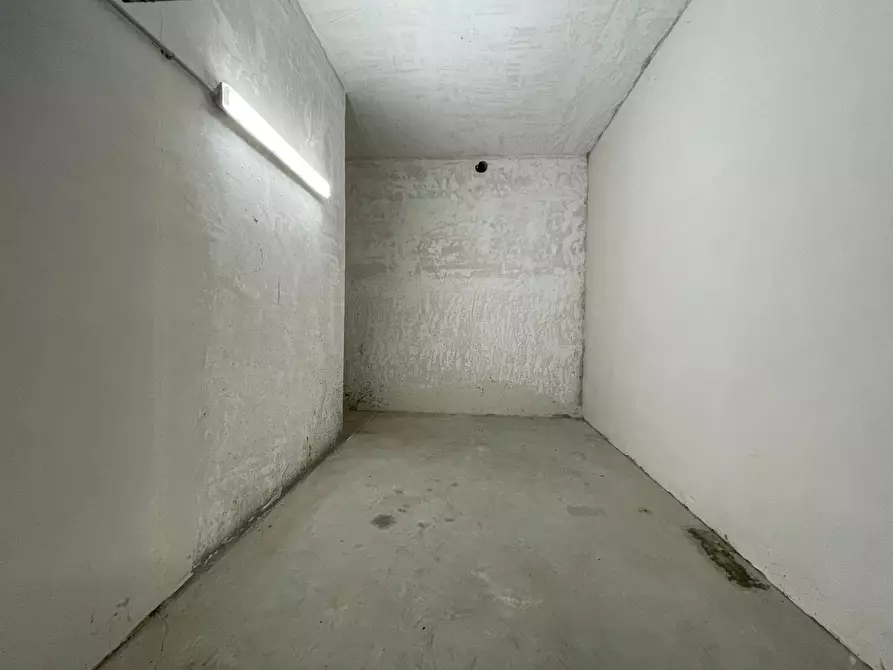 Immagine 5 di Box auto in vendita  in Via Trieste a Capodrise