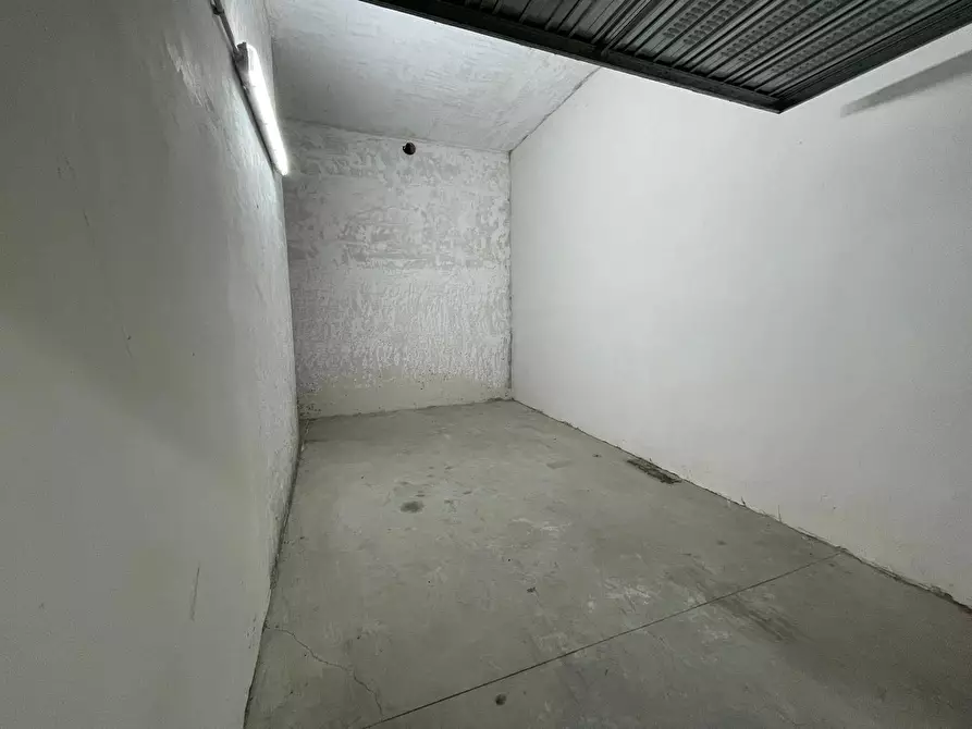 Immagine 7 di Box auto in vendita  in Via Trieste a Capodrise