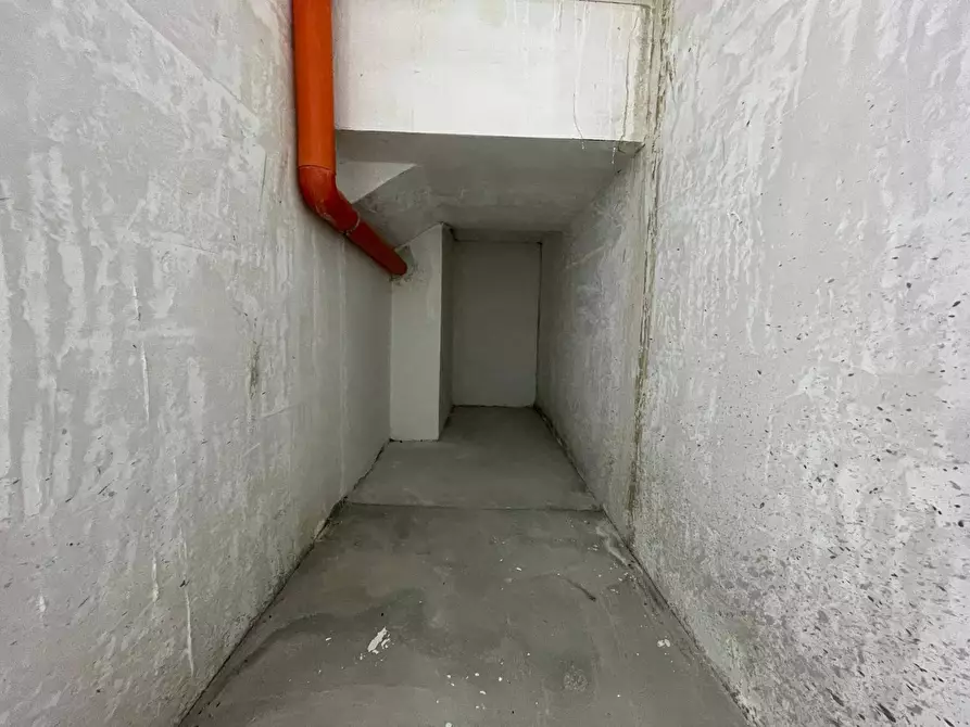 Immagine 9 di Box auto in vendita  in Via Trieste a Capodrise