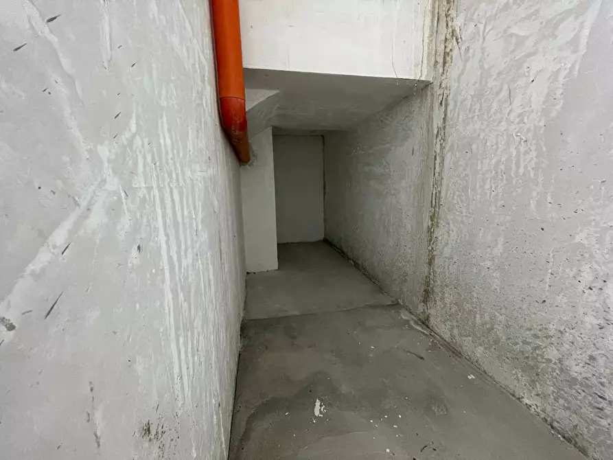 Immagine 10 di Box auto in vendita  in Via Trieste a Capodrise