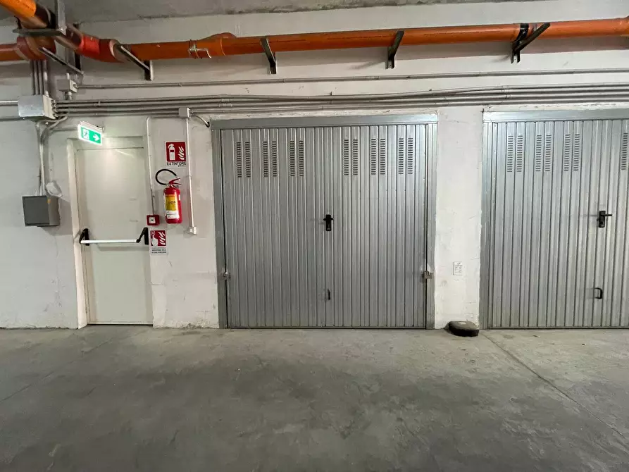 Immagine 14 di Box auto in vendita  in Via Trieste a Capodrise