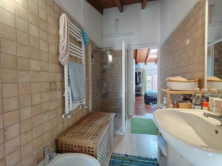 Immagine 17 di Appartamento in vendita  in Largo Camussi 8 a Gallarate