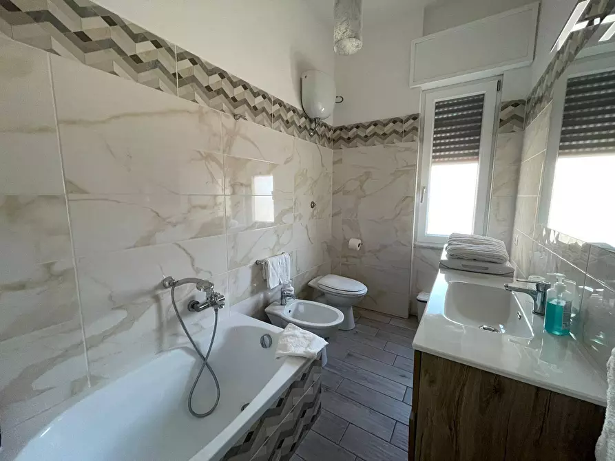 Immagine 25 di Appartamento in vendita  in via Cesare Battisti a Caserta