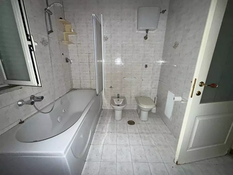 Immagine 26 di Appartamento in vendita  in via dei giardini 33/18 a Caserta