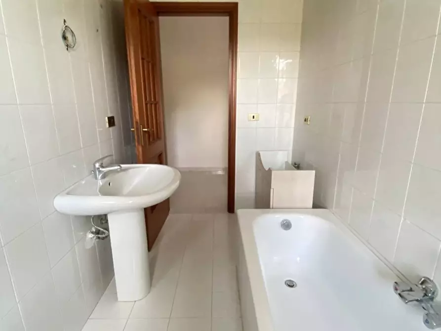 Immagine 34 di Appartamento in vendita  in via Tescione 81 a Caserta