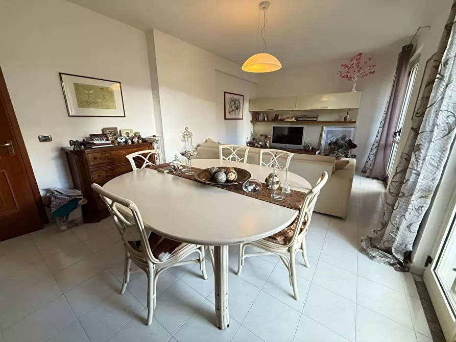 Immagine 5 di Appartamento in vendita  in via Tescione 81 a Caserta