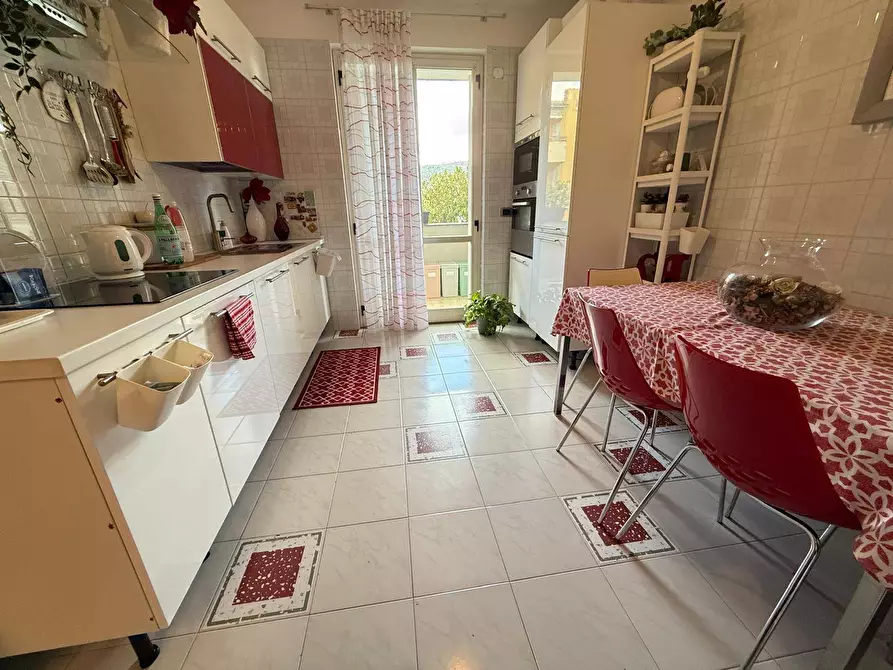 Immagine 12 di Appartamento in vendita  in via Tescione 81 a Caserta