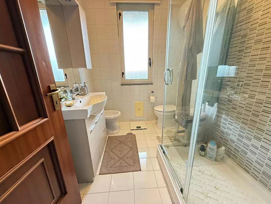 Immagine 19 di Appartamento in vendita  in via Tescione 81 a Caserta