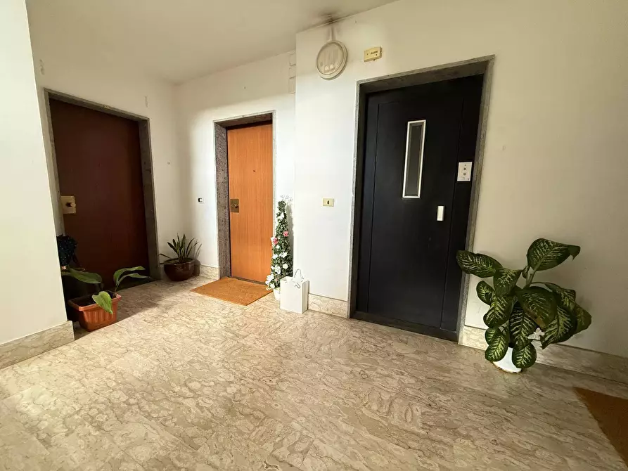 Immagine 41 di Appartamento in vendita  in via Tescione 81 a Caserta