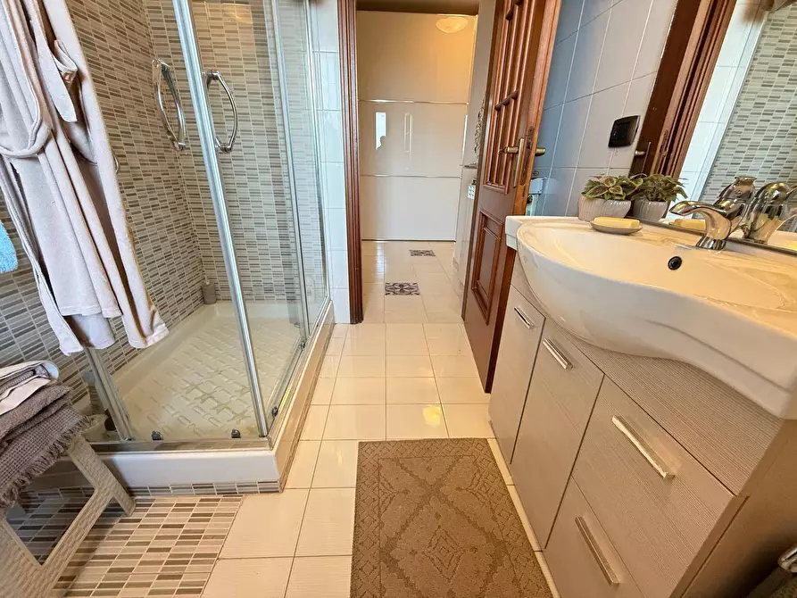 Immagine 18 di Appartamento in vendita  in via Tescione 81 a Caserta