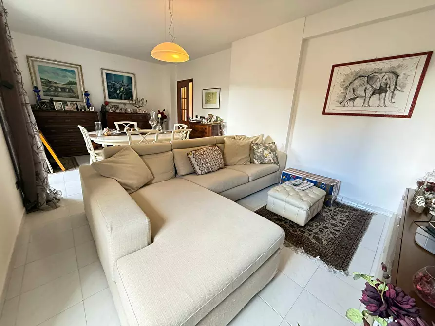 Immagine 9 di Appartamento in vendita  in via Tescione 81 a Caserta