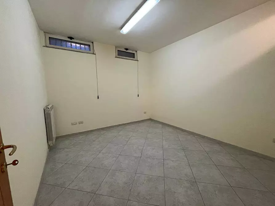Immagine 10 di Magazzino in affitto  in Via P.Musone 2 a Capodrise