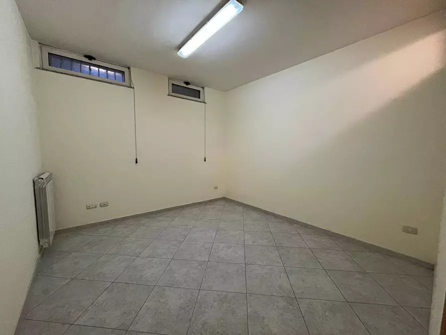 Immagine 11 di Magazzino in affitto  in Via P.Musone 2 a Capodrise