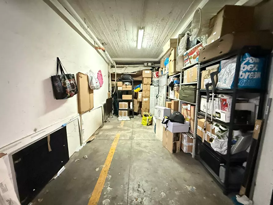 Immagine 5 di Box auto in vendita  in Via Ferrarecce a Caserta