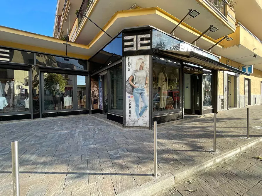 Immagine 19 di Negozio in affitto  in Viale Lincoln 171 a Caserta