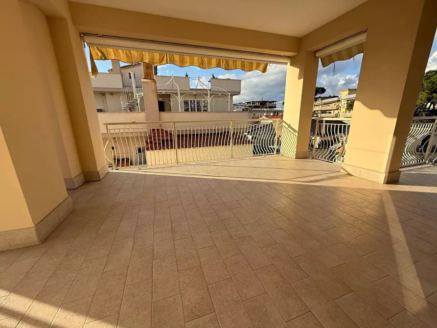 Immagine 13 di Multiproprietà in affitto  in Viale Abramo Lincoln 288 a Caserta